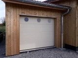 Pose de porte de garage motorisée par BMF Fermetures