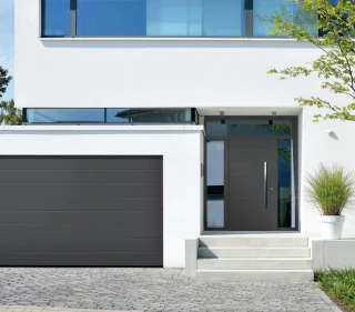 Porte de garage sur-mesure en aluminium