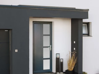 Porte d’entrée moderne à Chalon-sur-Saône avec finition design.