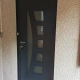 porte aluminium décorée