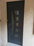 porte aluminium décorée